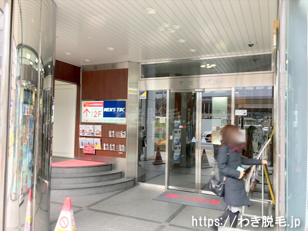 菊岡家ビル入口※７階がTBC 京都駅前店です