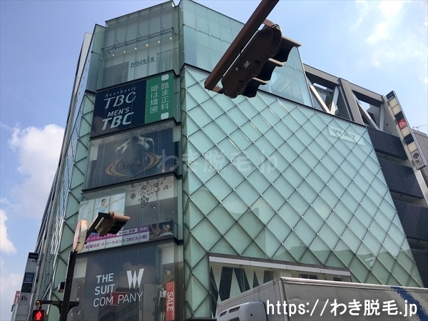信号の先WATビルの５階にTBC 姫路店があります。