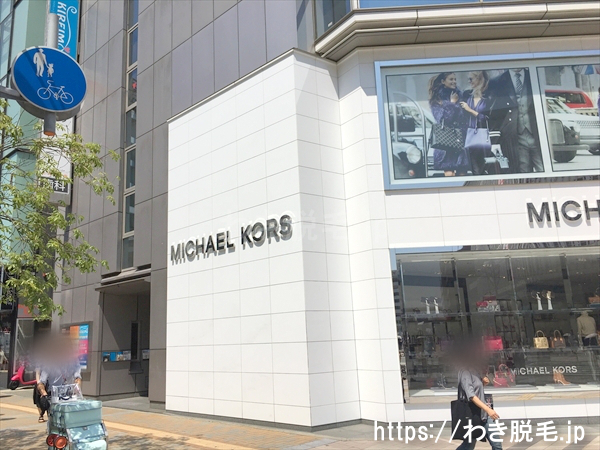 三宮WESTビルがあり、４階がキレイモ 神戸元町店です。
